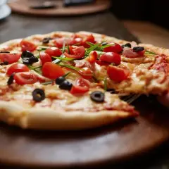 Ile kalorii ma 1 kawałek pizzy? Zaskakujące różnice w kaloryczności