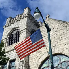 Jaka wiara w USA? Odkryj różnorodność religii i ich wpływ
