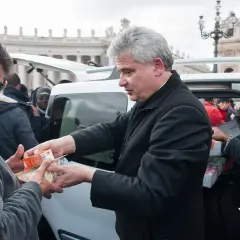 Kardynał Konrad Krajewski: Jego niezwykła droga i wpływ w Kościele