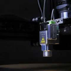 Jak działa spawarka laserowa i co wyróżnia ją od urządzeń MIG/MAG?