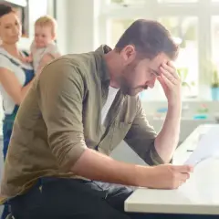Jak sprawdzić zadłużenie osoby zmarłej i uniknąć problemów z spadkiem