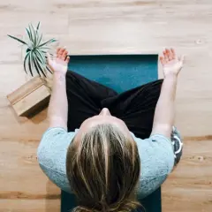Medytacja mindfulness co to? Odkryj jej korzyści i zasady praktyki