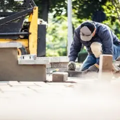Czym ciąć kostkę brukową? Najlepsze narzędzia i techniki cięcia