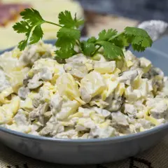 Jak zrobić sałatkę z pieczarek - pyszne przepisy, które zachwycą!