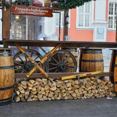 Jak pięknie udekorować stół wiejski – proste pomysły na rustykalną aranżację
