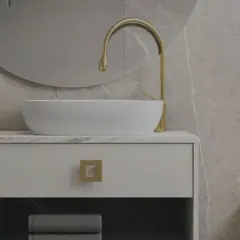 Jakie dodatki do szarej łazienki, które ożywią Twoje wnętrze?