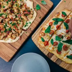 Jak układać składniki na pizzy, aby uzyskać idealny smak i chrupkość