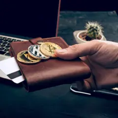 Czy inwestowanie w kryptowaluty jest legalne? Odkryj ryzyka i regulacje