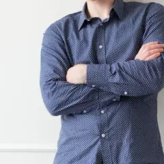Jaki krawat do koszuli w kropki: unikaj faux pas modowych