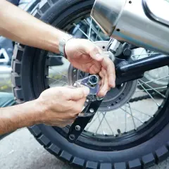 Co ile wymieniać opony w motocyklu, aby uniknąć niebezpieczeństwa?