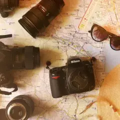 Jaki obiektyw na wakacje? Odkryj idealne rozwiązania dla podróżników