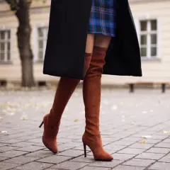 Jakie buty do czarnego płaszcza? 7 stylowych propozycji na każdą okazję