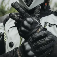 Jak rozciągnąć rękawice motocyklowe, aby były wygodniejsze i lepiej pasowały