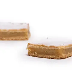 Ile kcal ma szarlotka? Sprawdź, ile kalorii w różnych wersjach!