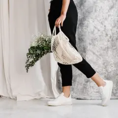 Jakie buty do czarnych spodni damskich – 5 stylowych propozycji na każdą okazję