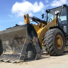 Ile zarabia operator koparki? Szokujące różnice w wynagrodzeniach