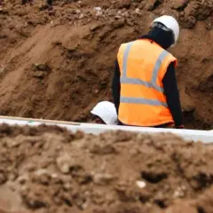 Jaka odległość skrzynki elektrycznej od granicy działki? Sprawdź przepisy!
