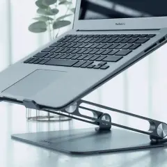 Jaką podstawkę pod laptopa wybrać, by uniknąć przegrzewania?