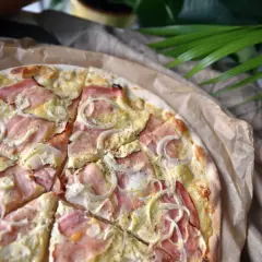 Jaka szynka do pizzy? Odkryj najlepsze opcje dla idealnego smaku