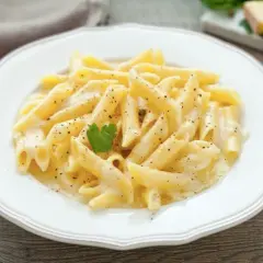 Penne quattro formaggi – idealny przepis na kremowy makaron serowy
