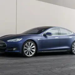 Tesla Model S ile koni? Poznaj moc i osiągi różnych wersji