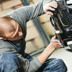 Jak usunąć otarcia na zderzaku plastikowym i przywrócić mu blask