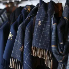 Dlaczego szaliki Polo Ralph Lauren są popularne? Badamy fenomen