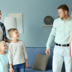 Ile kosztuje opiekunka do dziecka? Sprawdź ceny i czynniki wpływające