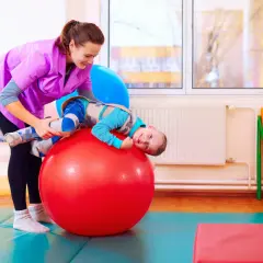 Jak zdobyć certyfikat terapeuty integracji sensorycznej i rozwijać karierę