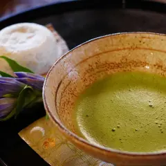 Jak zrobić herbatę matcha w domu – prosty przepis i porady dla początkujących