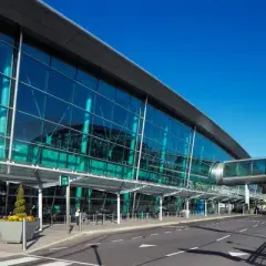 Jakie są lotniska w Irlandii? Poznaj najważniejsze porty lotnicze i połączenia