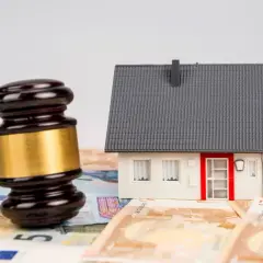 Jak kupić tanio mieszkanie od komornika i uniknąć pułapek finansowych