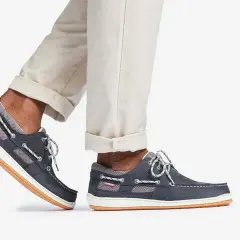 Buty żeglarskie męskie: 7 stylizacji na każdą okazję [PORADNIK]