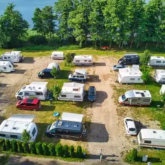 Gdzie jechać z przyczepą kempingową w Polsce - najlepsze miejsca i porady