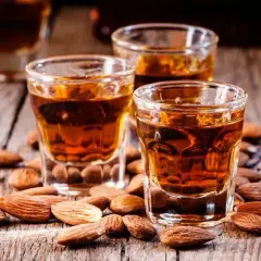 Najlepsze drinki z amaretto, które zachwycą Twoje podniebienie