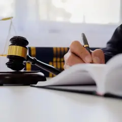 Co jeśli świadek nie stawił się na rozprawie? Sprawdź konsekwencje