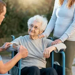 Kompleksowa opieka nad seniorami - praktyczne formy i zasady wsparcia