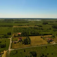 Czy warto inwestować w ziemię? Odkryj ukryte korzyści i ryzyka
