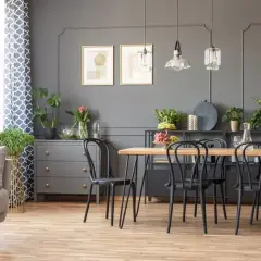 Jakie kolory pasują do szarego w salonie? Ożyw swoje wnętrze