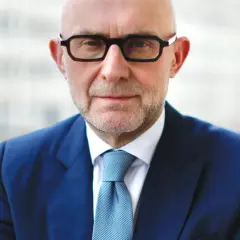 Dlaczego akcje Orlenu spadają? Oto kluczowe przyczyny i skutki
