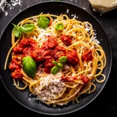 Jak samodzielnie zrobić sos do spaghetti, który zachwyci smakoszy