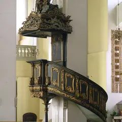 Co to jest ambona w kościele i jej niezwykłe znaczenie w liturgii