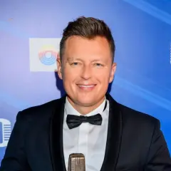 Ile lat ma Rafał Brzozowski? Zaskakujące fakty o jego wieku!