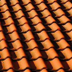 Ile waży dachówka cementowa? Sprawdź wymiary i porównanie z ceramicznymi