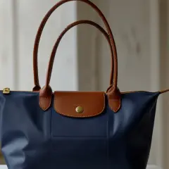 Dlaczego torebka Le Pliage Longchamp niezmiennie podbija serca?