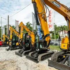 2025: Ile kosztuje godzina pracy koparki? Sprawdź cennik i stawki operatora