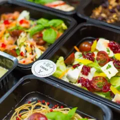 Czy catering się opłaca? Poznaj zalety i ukryte koszty usług cateringowych