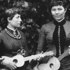 Ukulele: skąd pochodzi i jak zmieniało się na przestrzeni lat