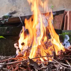 Czy można palić ognisko w ogrodzie? Sprawdź przepisy i zasady bezpieczeństwa