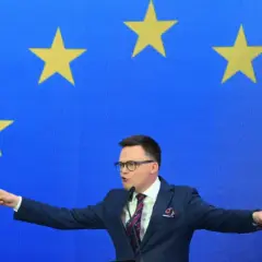 Jakie szanse ma Hołownia? Analiza jego pozycji w sondażach